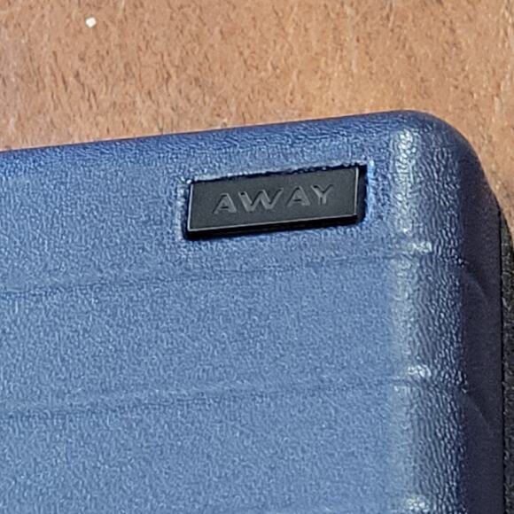 New AWAY Travel The Mini Suitcase Toiletry Case United Polaris Amenity Kit Pouch - Picture 6 of 15